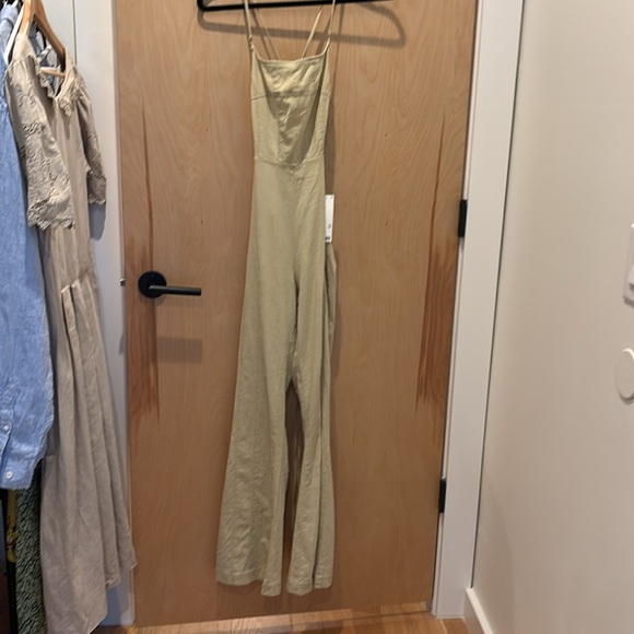 Urban Outfitters Jumpsuit Linen Blend Strappy Flare NWT Size Small - Picture 4 of 8